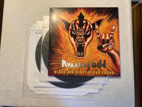 Running wild black - running,