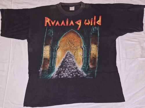 Running wild pile skulls - running,