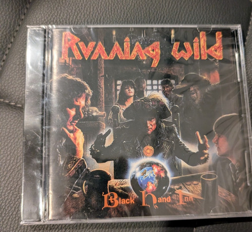 Running wild black - running,